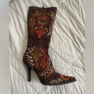 Cowgirl suede boots with floral print. Never worn.Size 7